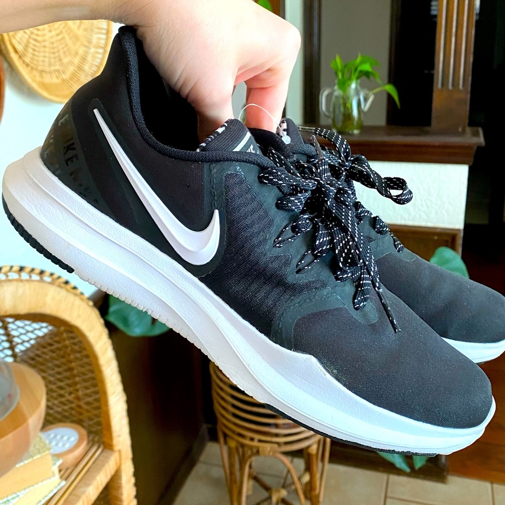 Women’s Nike Running Shoe Like New 7